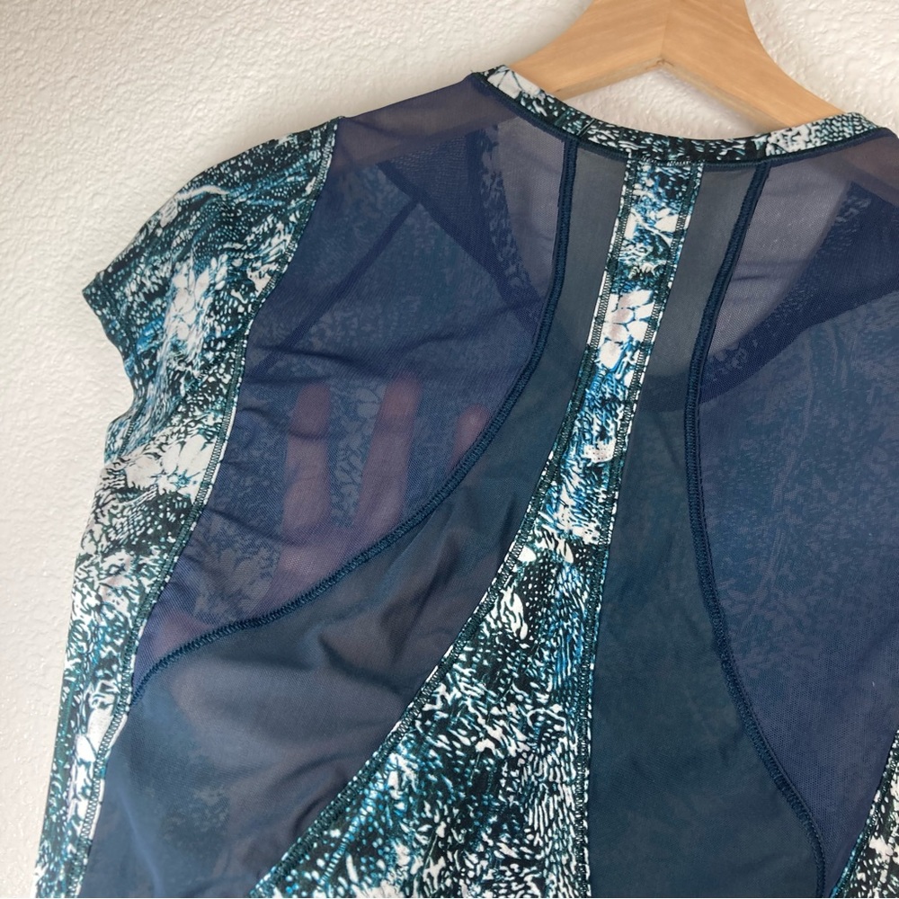 Lululemon Women's Top Seek The Heat Short Sleeve Shirt Teal 2 Mesh Back - Picture 10 of 11